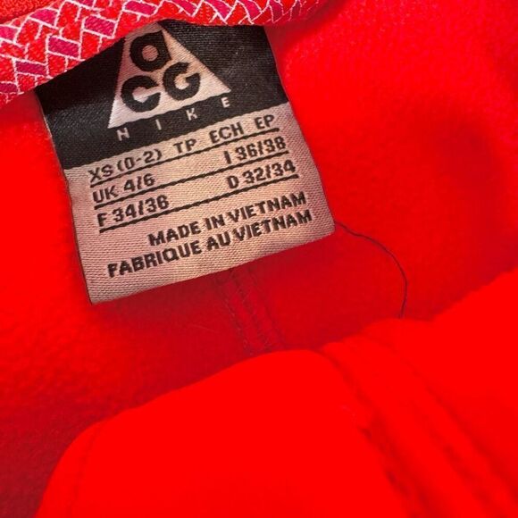 Nike ACG Jacket Womens XS (0-2) Red Polyester Long-Sleeve Full-Zip Hooded Sporty - Picture 3 of 8